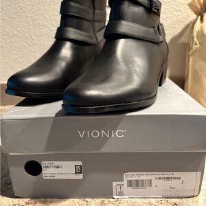 Vionic Women's Sleek Black Ankle Boots